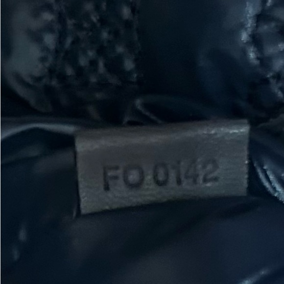 **** SOLD ****LOUIS VUITTON MONOGRAM NYLON Desire Lockit Vertical - Picture 6 of 16